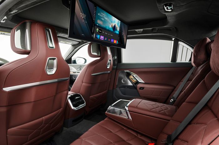 BMW 760i TV-equipped back seat 